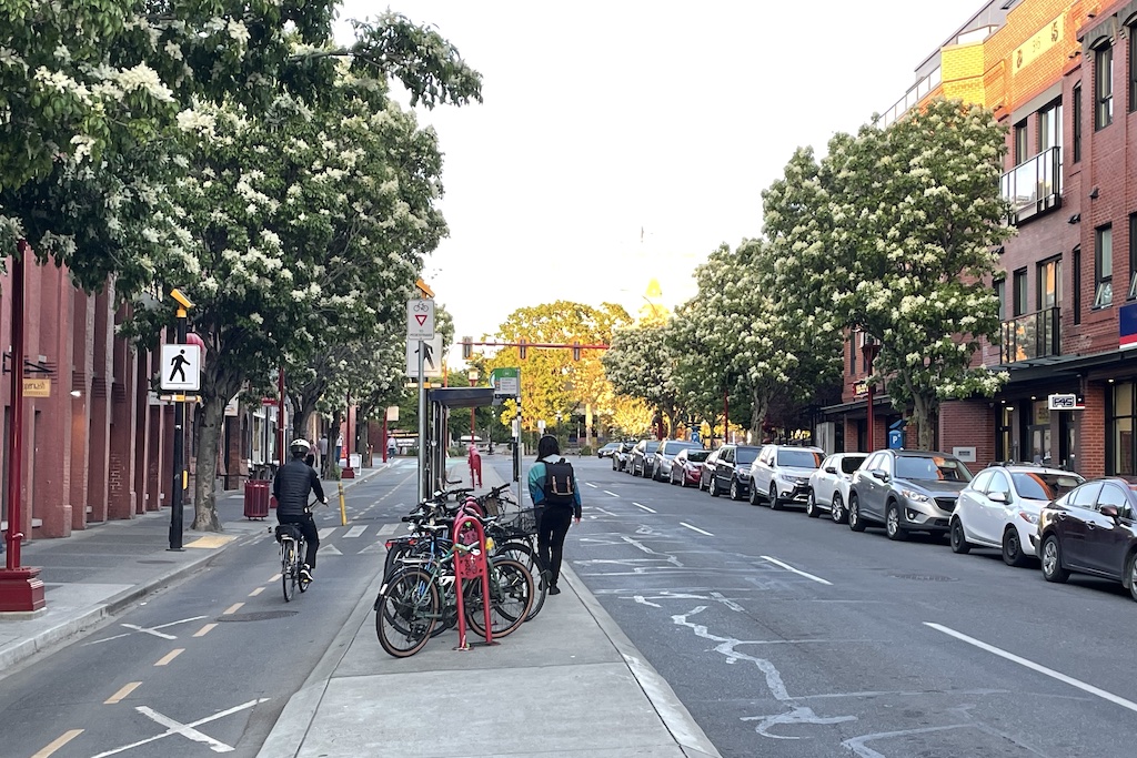 Urban cycling etiquette